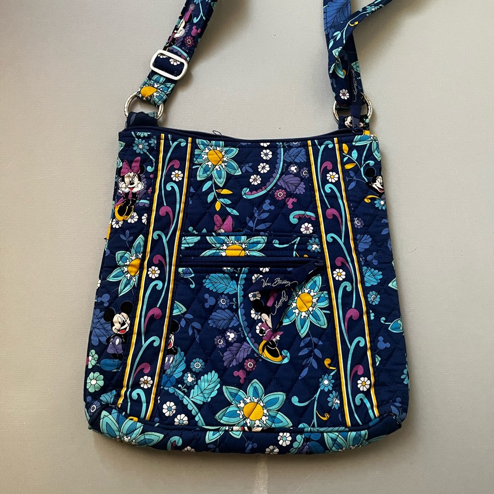 NWOT VB Minnie Disney Parks Dreaming with Mickey Hipster Purse Crossbody